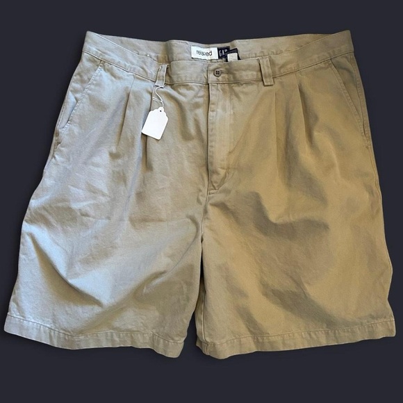 90s Vibe- Khakis GAP Men’s Relaxed Fit Pleated Chino Shorts Size 42 | - Picture 1 of 6